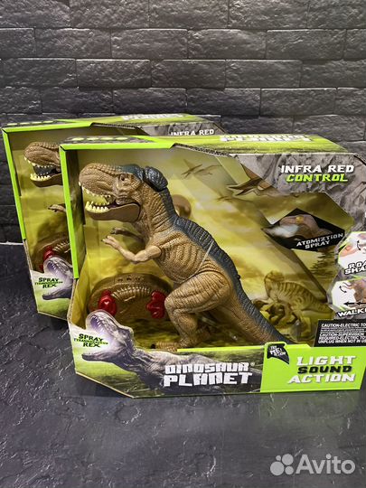 Динозавр (новый) на радиоуправл. (свет/пар/звук)