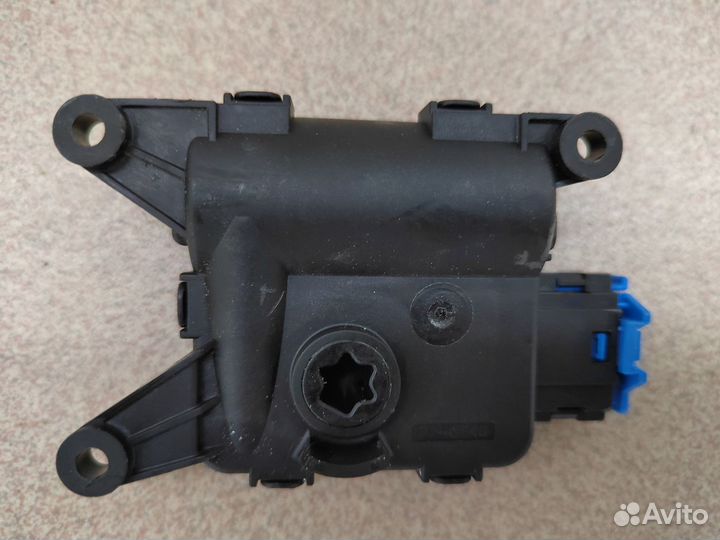 Мотор заслонки печки VW Polo Sedan 185006035