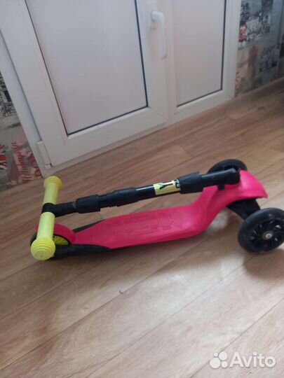 Самокат детский со светящимися колесами