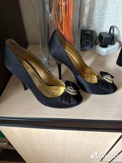 Туфли с открытым носом 37