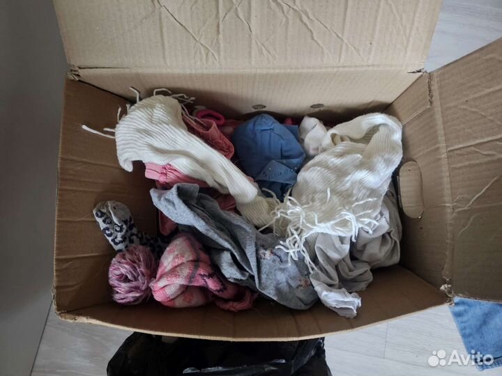 Ящик с детскими вещами на возраст 3-4 года