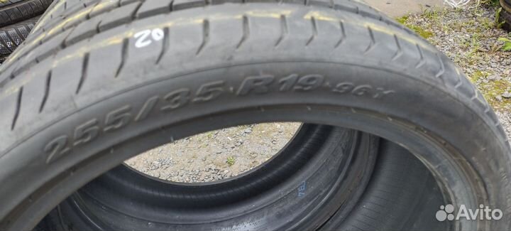 Pirelli P Zero 255/35 R19 Y