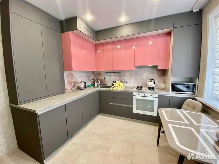 Кухня на заказ под потолок