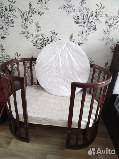 Кроватка круглая овальная с маятником