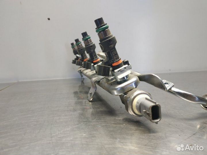 Топливная рейка рампа с форсунками Infiniti Qx60