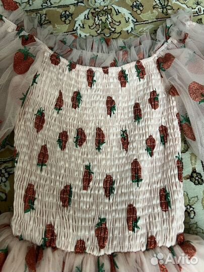 Платье для девочки клубничка 152