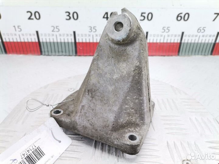 Кронштейн двигателя Mercedes-Benz E-Класс