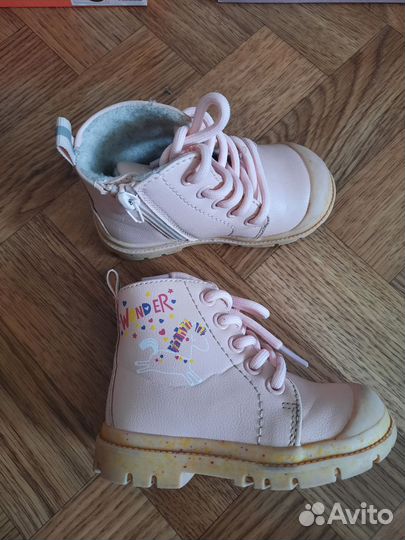 Ботинки для девочки 22,23