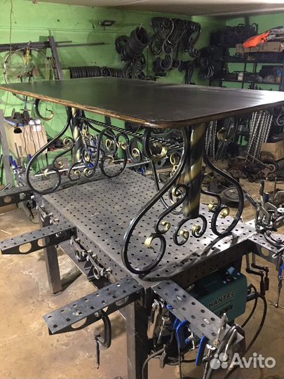 Кованый стол, большой, для сада и дачи