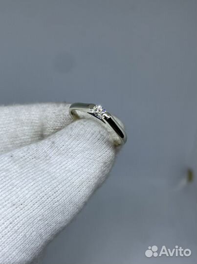 Золотое кольцо с бриллиантом 0.135 ct