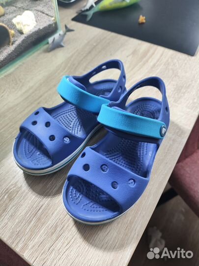 Сандали crocs c10 тапочки акулы