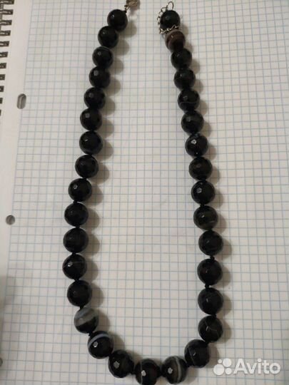 Разные украшения из натуральных камней