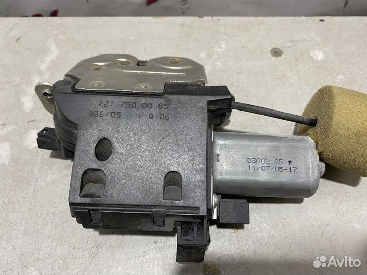 Замок багажника Mercedes-Benz S-Class W221