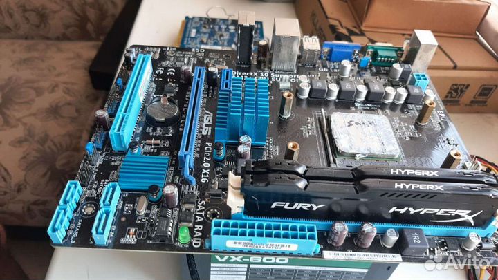 Материнская плата с процессором и памятью