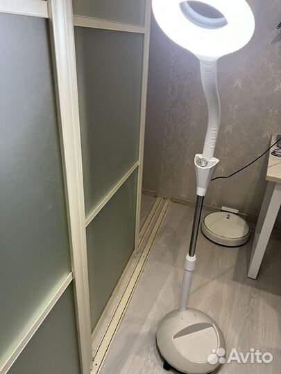 Лампа лупа для косметолога