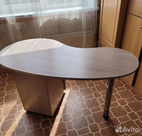 Столик маникюрный