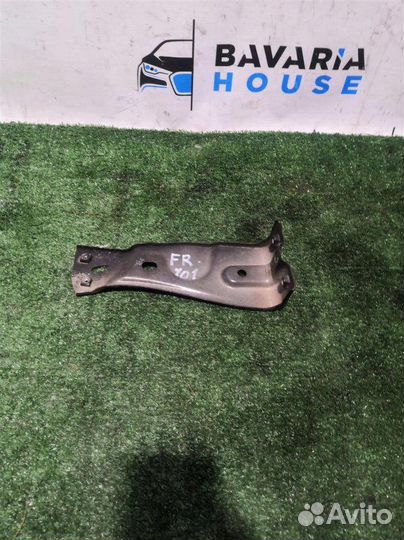 Кронштейн крыла переднего Volkswagen Passat B6 BZB