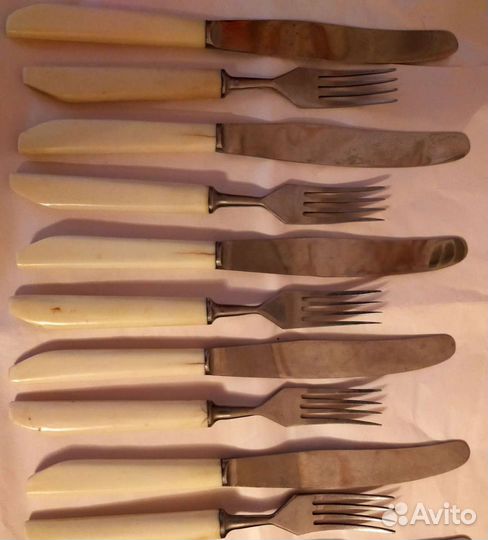 Набор вилок и ножей