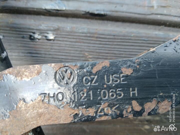 Трубка системы охлаждения Фольксваген Т5 2.5 АКПП