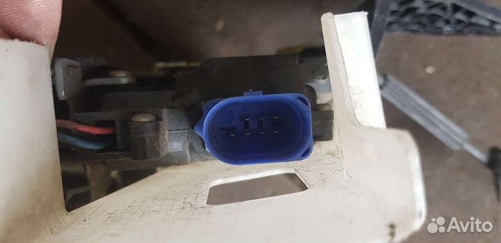 Замок задний левый Порш Каен 955/957 cayenne