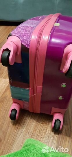 Детский чемодан на колесиках 