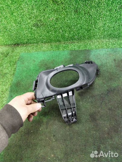 Рамка фары противотуманной левой Mazda 3 BK