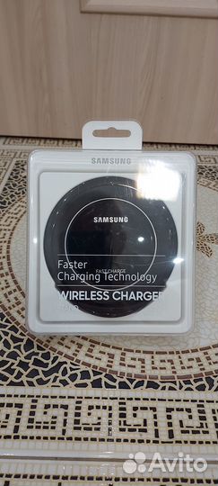 Беспроводное зарядное устройство Samsung EP-NG930