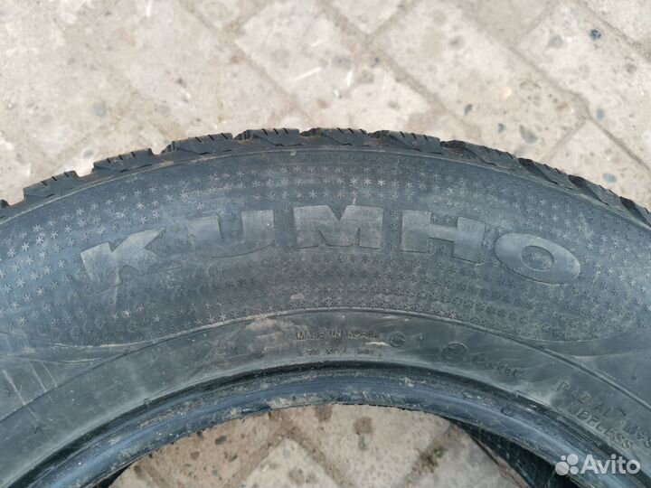 Kumho I'Zen RV Stud KC16 215/70 R16
