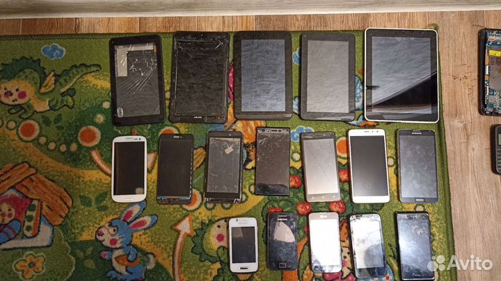 Планшеты и телефоны одним лотом