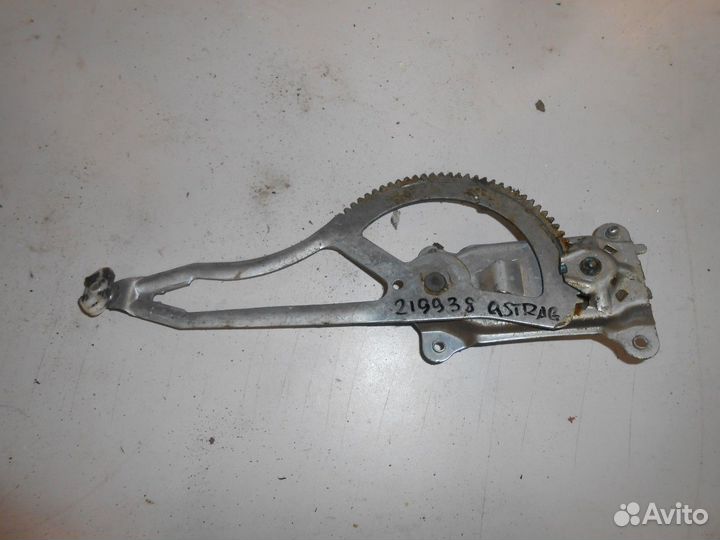 Стеклоподъемник механический задний левый