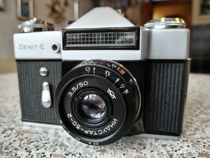 Зеркальный фотоаппарат Зенит-Е СССР