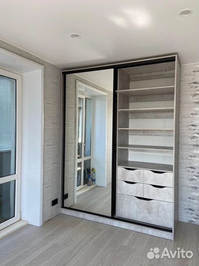 Шкаф с зеркалом