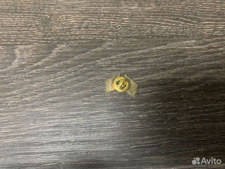 Значки, медали, жетоны, ордена, вымпелы