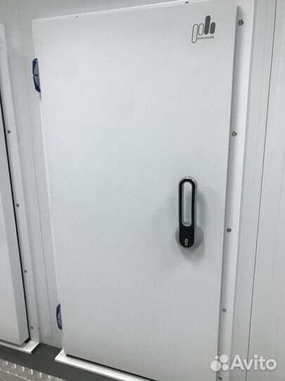 Холодильные одностворчатые распашные двери