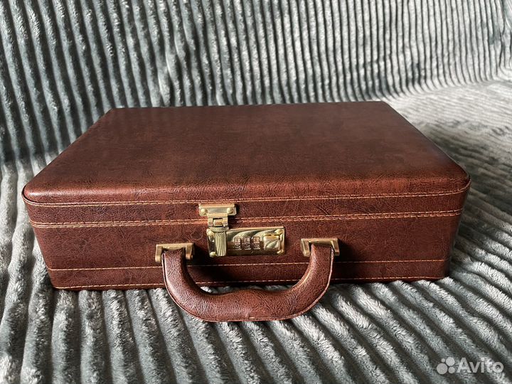 Набор для пикника в чемодане на 4 персоны новый