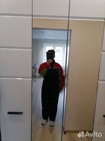 Спортивный лыжный комбинезон