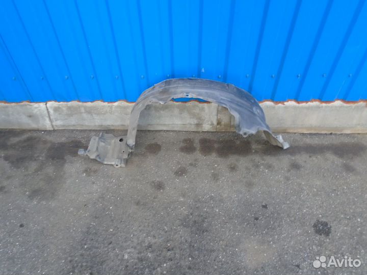 Nissan 63840-4M700 Подкрылок перед правый