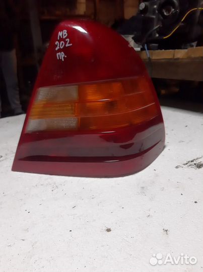 Фонарь задний правый мерседес W202 C202