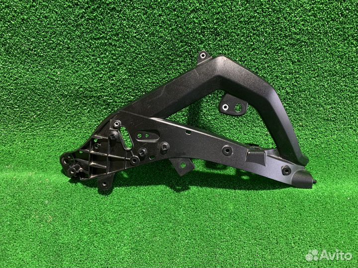 Передний правый кронштейн bmw r1250gs