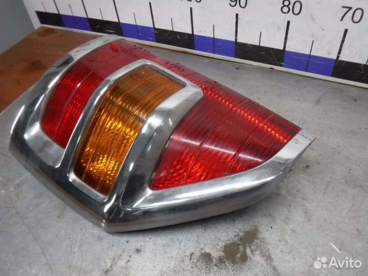 Фонарь задний правый Mitsubishi Pajero 3 6G74 2001