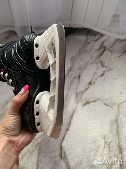 Коньки хоккейные профисеональные