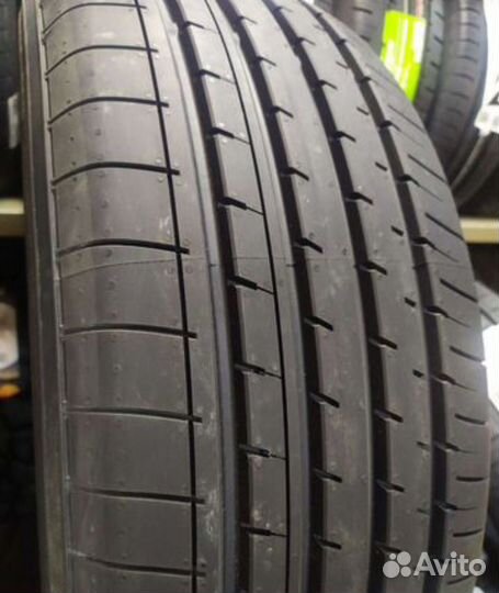 Yokohama BluEarth-XT AE61 215/70 R16