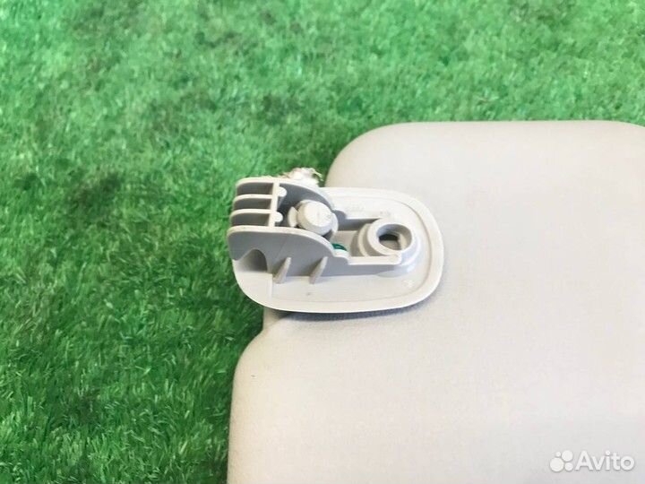 Козырек солнцезащитный правый R Renault Sandero