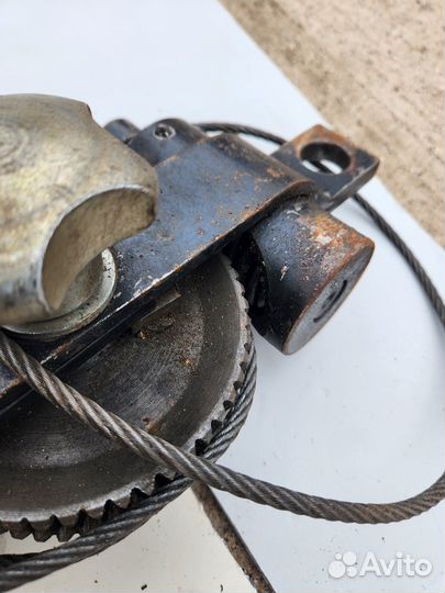 Продам ручную лебедку (червячную)