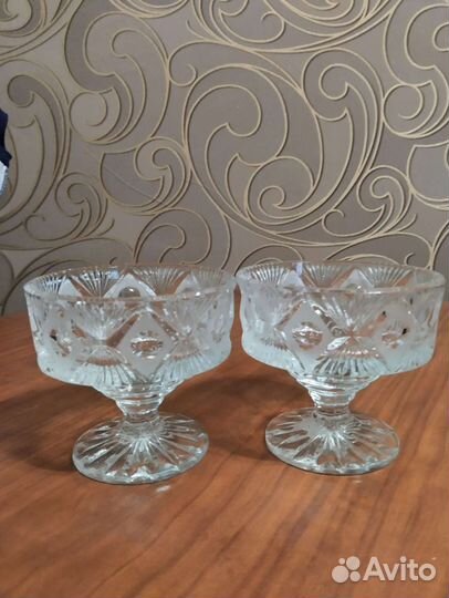 Хрустальная конфетница на ножке