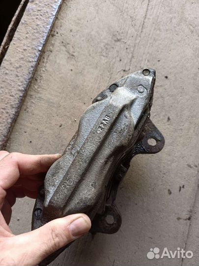 Суппорт передний Hummer H3