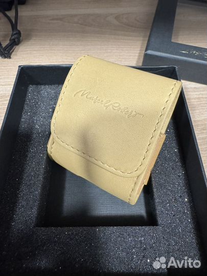 Кожаный чехол для наушников AirPods