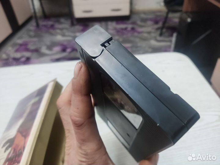 Видеокассета VHS люди в черном