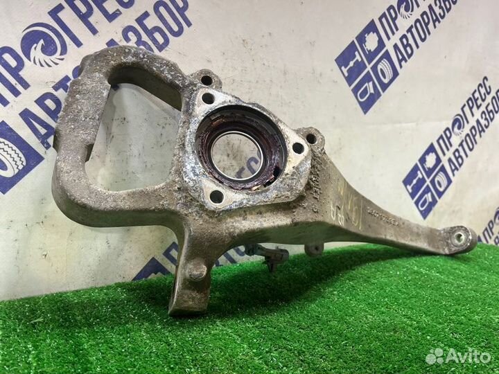 Поворотный кулак передний левый Cadillac Sts седан