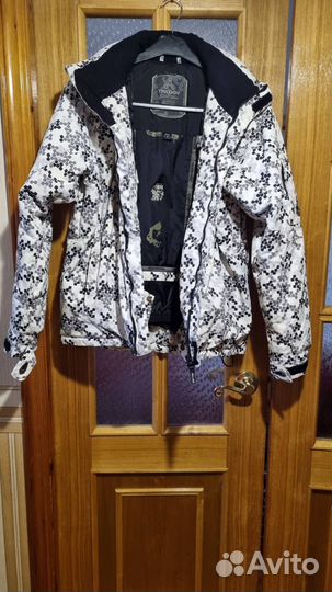 Продам сноубордическую куртку размер XS